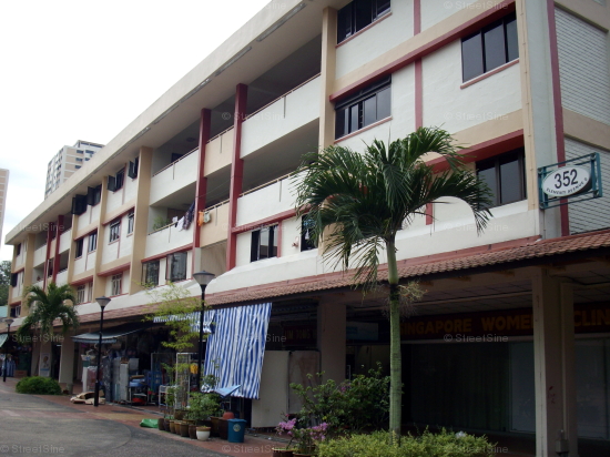Blk 352 Clementi Avenue 2 Shopping Centre (Clementi), HDB 3 Rooms #202062